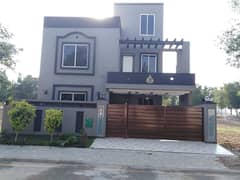 10 Marla House Available For Rent In Overseas C Block Bahria Town Lahore