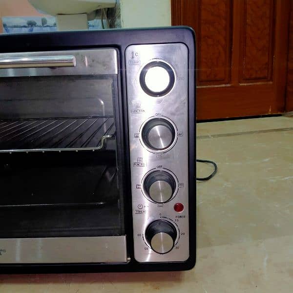 oven for sale 4 month use only bilkul new ha rabta number 03217598875 2