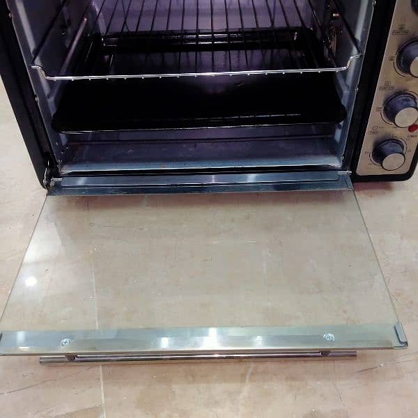 oven for sale 4 month use only bilkul new ha rabta number 03217598875 5