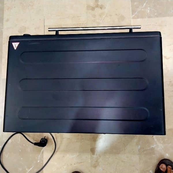 oven for sale 4 month use only bilkul new ha rabta number 03217598875 8