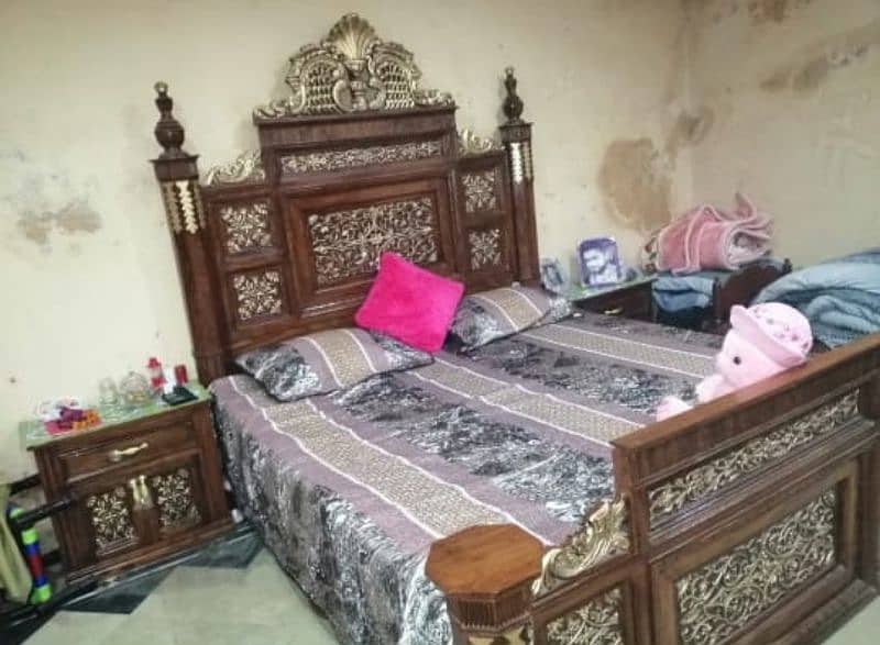King Bed Set for sell with Showcase 3