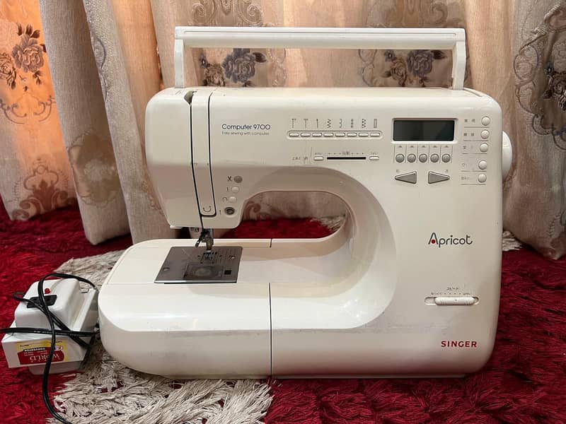 Singer Apricot sewing machine 0