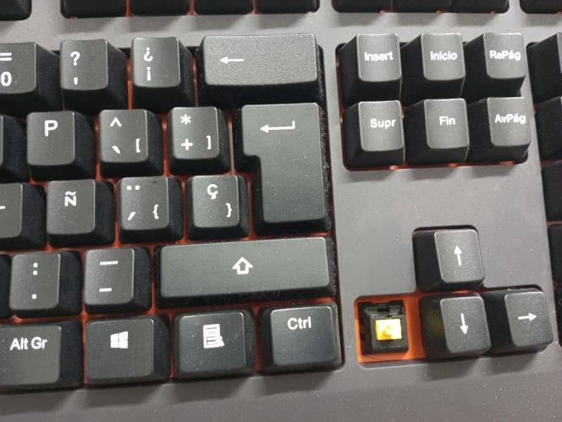 Urgent Sale Mechanical Keyboard Rapoo v700 2