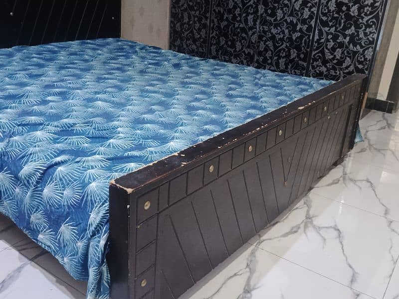 good condition only king size bed for sale 1