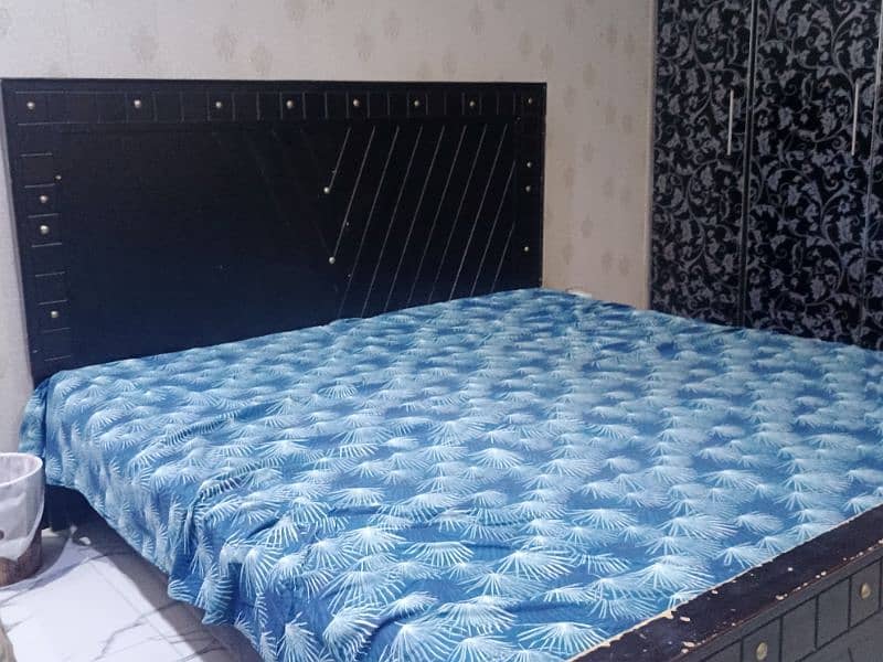 good condition only king size bed for sale 3