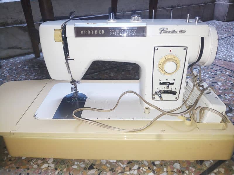 Knitting and sewing machine 0