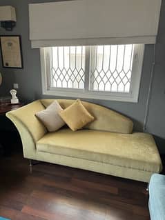 Beautiful sofa in brand new condition 0