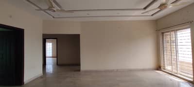 3 Bed 1 Kanal Upper Portion Available For Rent 0
