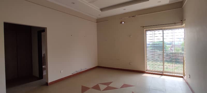 3 Bed 1 Kanal Upper Portion Available For Rent 5