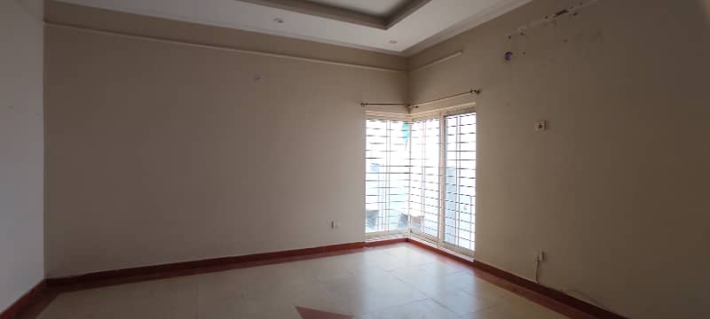3 Bed 1 Kanal Upper Portion Available For Rent 6