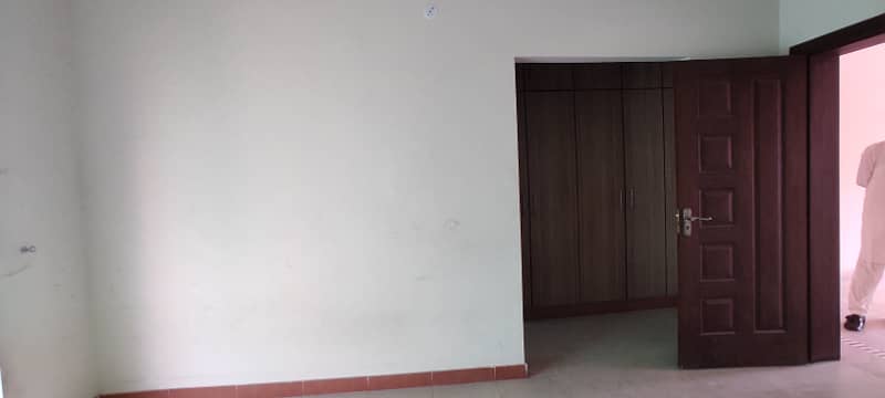 3 Bed 1 Kanal Upper Portion Available For Rent 11