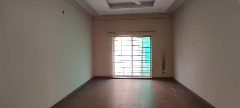 3 Bed 1 Kanal Upper Portion Available For Rent 17