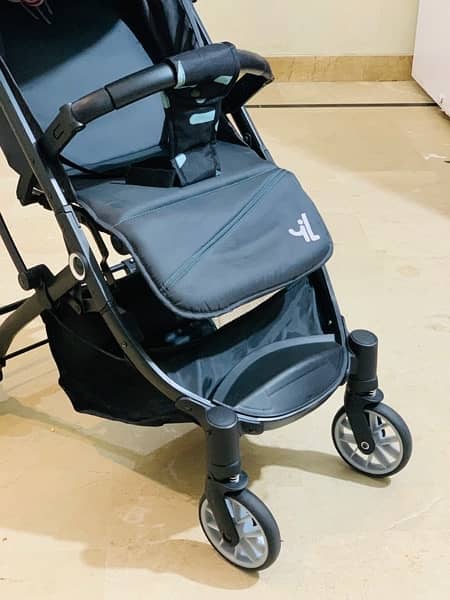 Baby traveling stroller / pram cabin size 1