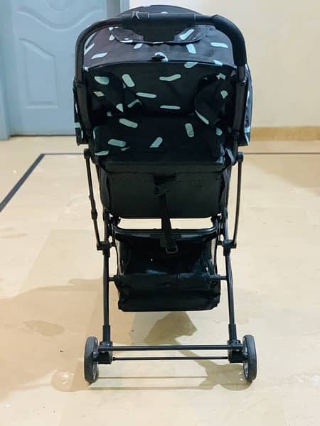 Baby traveling stroller / pram cabin size 8