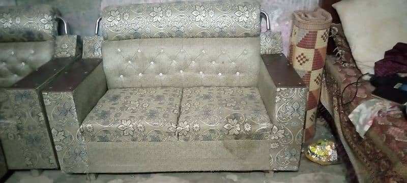 6 seater whit 2 teybal candeiton 10 by 10 6
