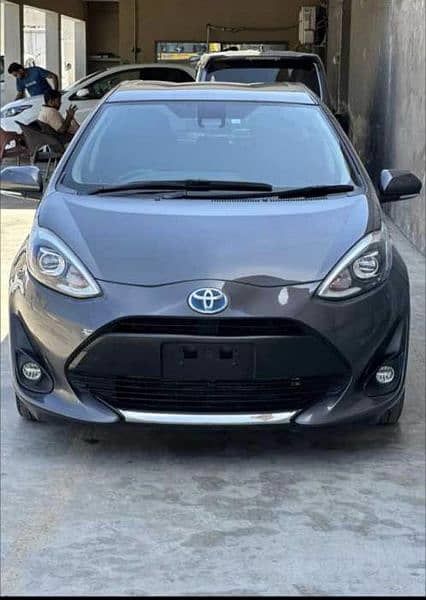 Toyota Aqua 2017 hybrid 1