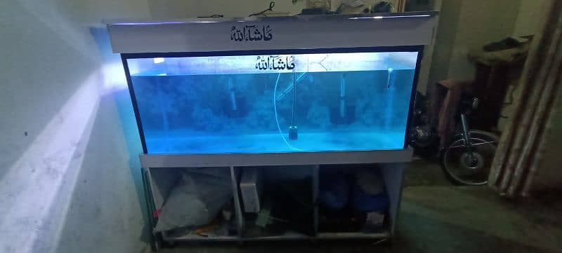 5 by 2 by 1.5 feet aquarium with solid stand and hood 8