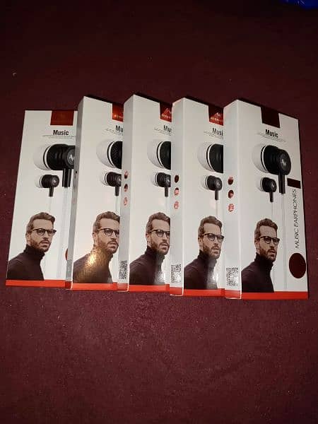 High quality Wired handsfree with extra bass and sound 0