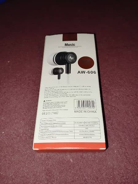 High quality Wired handsfree with extra bass and sound 5