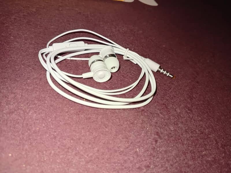 High quality Wired handsfree with extra bass and sound 14