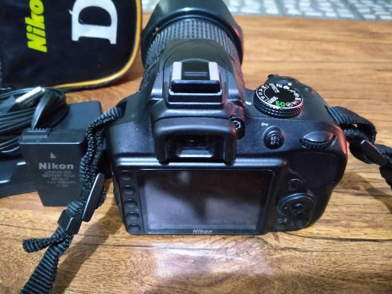 Nikon D3400 with 18-105 lens with bag 2gb SD card battery charger 1