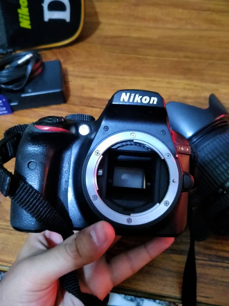 Nikon D3400 with 18-105 lens with bag 2gb SD card battery charger 5