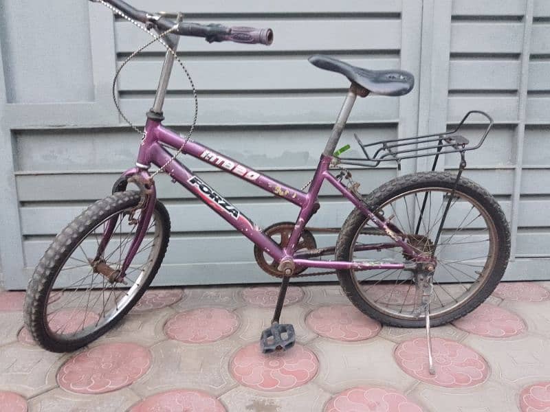bicycle in new condition only for serious buyer's 1