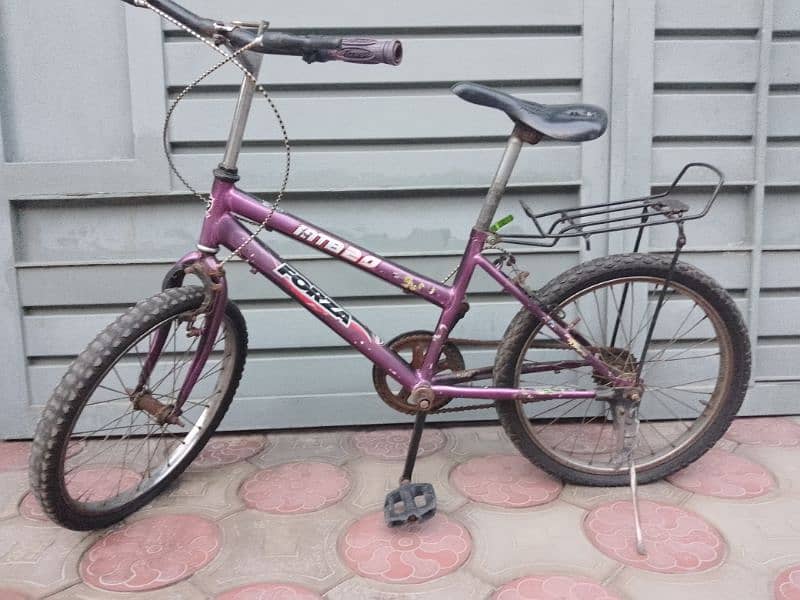 bicycle in new condition only for serious buyer's 2