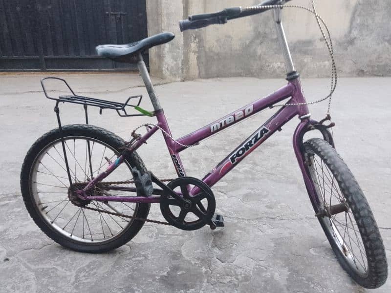 bicycle in new condition only for serious buyer's 3