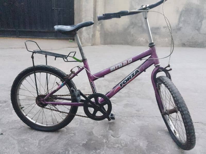 bicycle in new condition only for serious buyer's 4