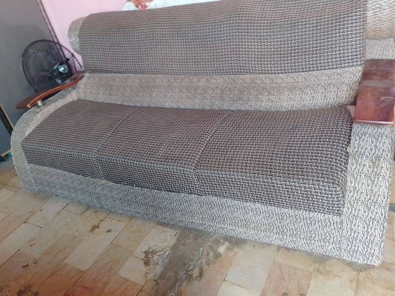sofa set for urgent sale. 3