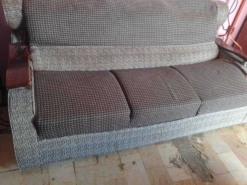 sofa set for urgent sale. 4