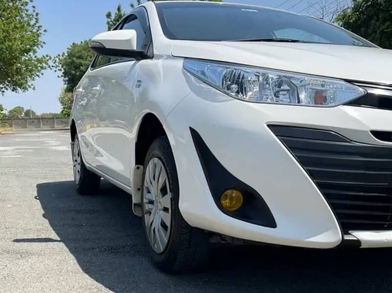 Toyota Yaris GLi 1.3 MT (2022) 6