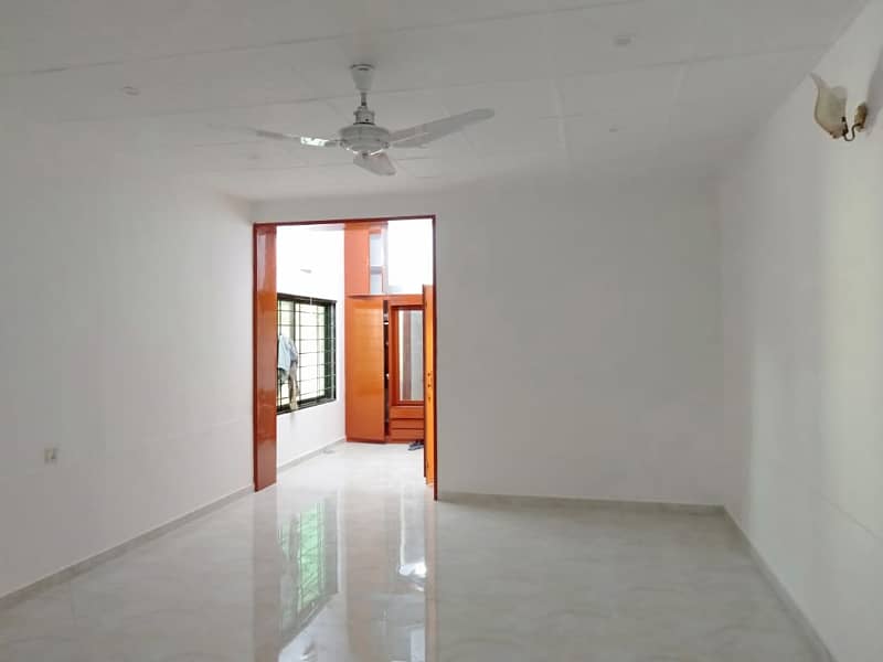 27 Marla Corner Semi Commercial Building On Rent at Peoples Colony Ideal For Clinics, Salon, Offices 1