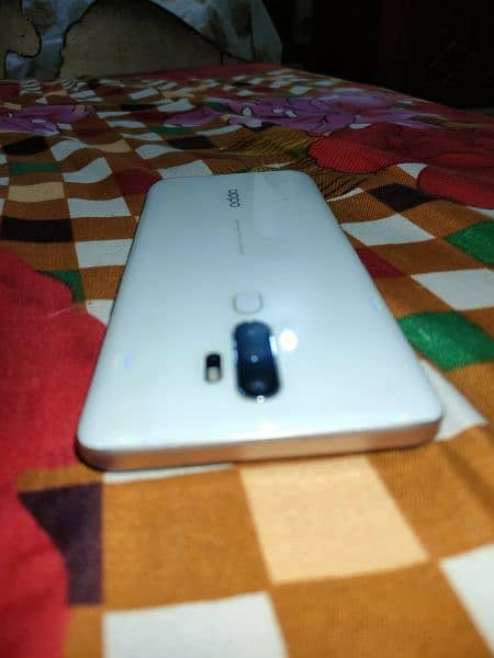 oppo A5 2020 4+2/128 with box & charger 1