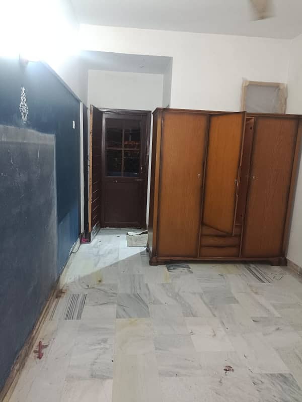DEFENCE FLAT FOR RENT FIRST FLOOR BUNGALOW FACING 7