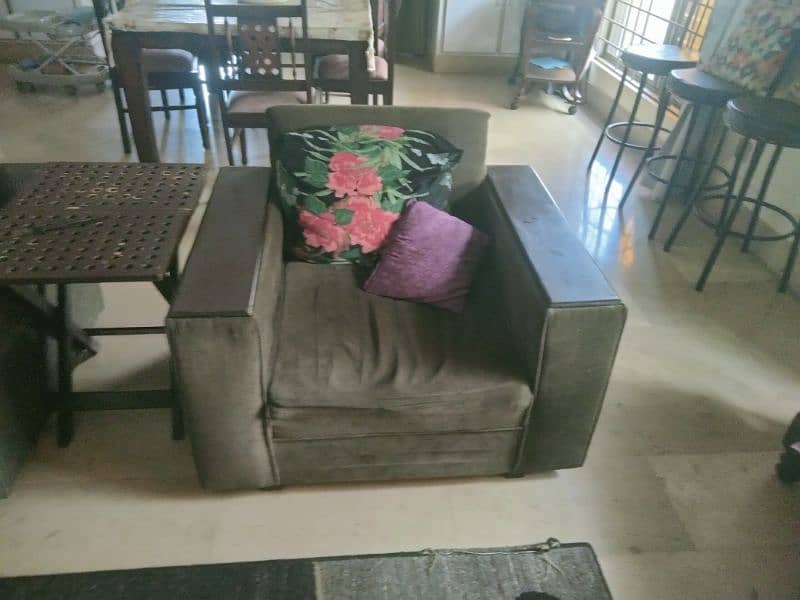 7 seater sofa set for sale and carpet. 5