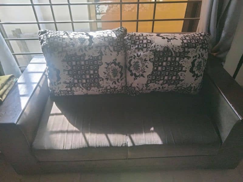7 seater sofa set for sale and carpet. 10