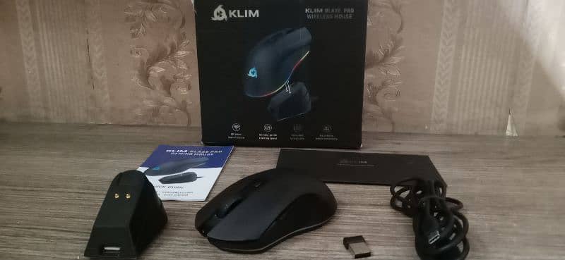 Klim Blaze Pro Wireless Rgb mouse with charging dock 1