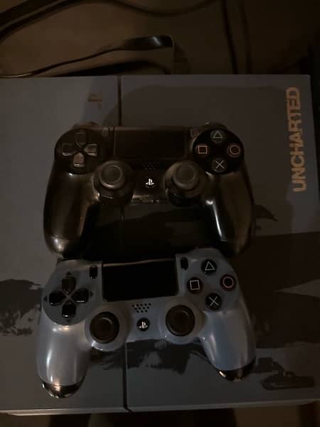 PS4 Fat Uncharted edition 1tb with 2 controllers 2