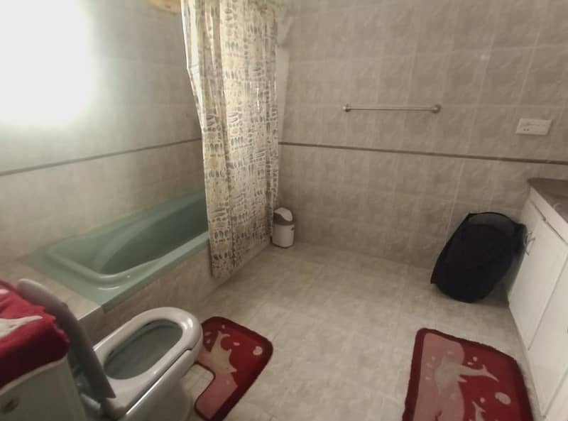 1 kanal Upper Portion Available For Rent In DHA Phase 4 6