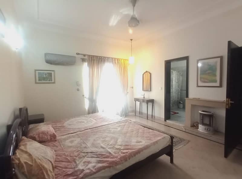 1 kanal Upper Portion Available For Rent In DHA Phase 4 8