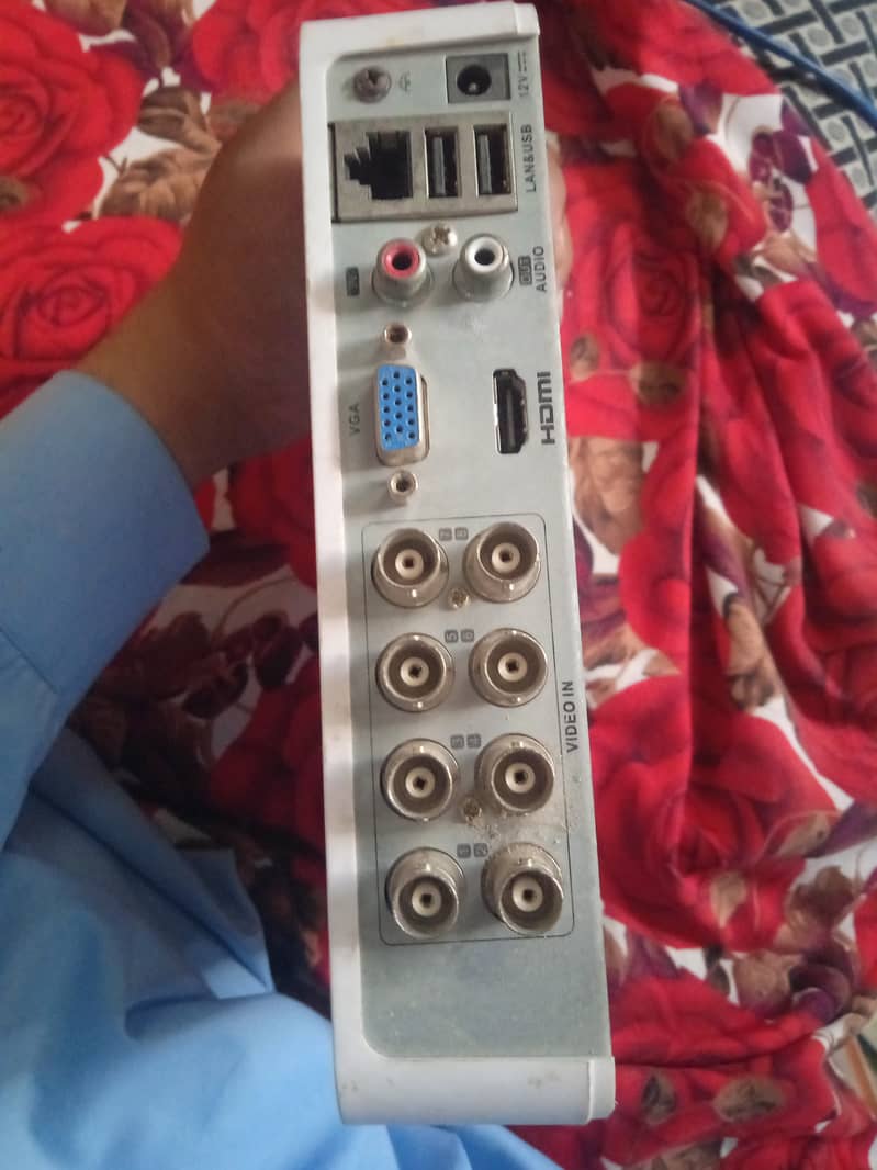 Dvr 8 port in good working condition 1