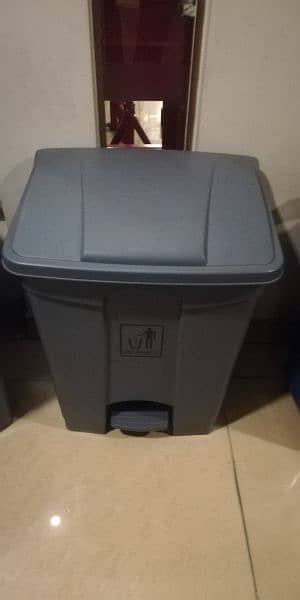 Dustbin Available in different Sizes 3