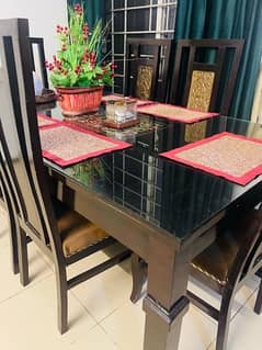 Dining Table with 6 chairs for Sale. Fine Quality wood. Modern Style.