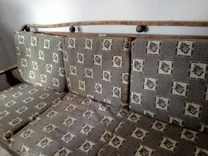 5 seater sofa with free table 5