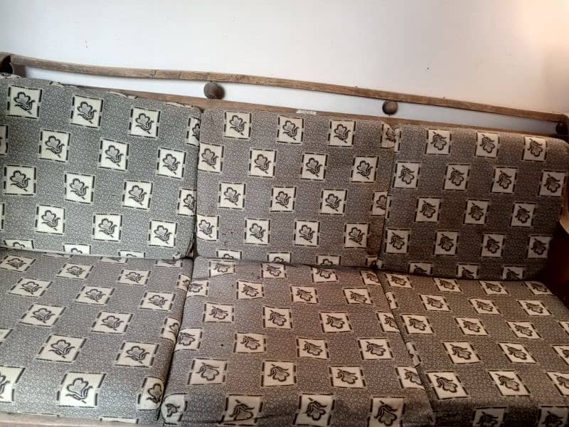 5 seater sofa with free table 7