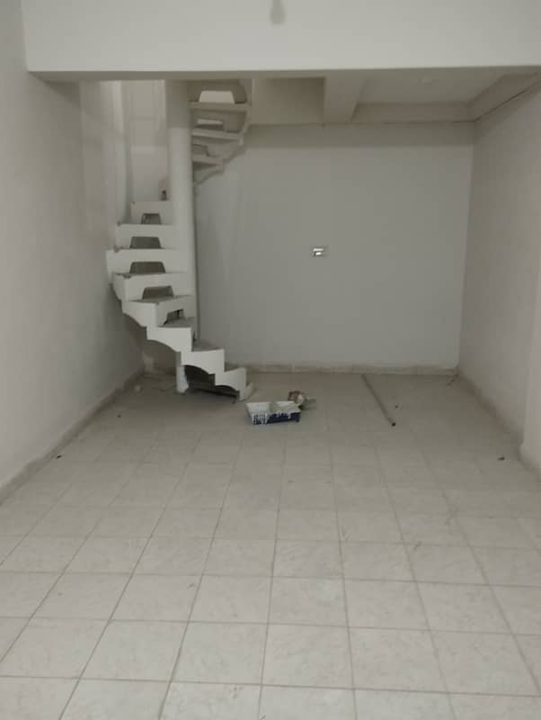 Shop for rent with basement and washroom 5