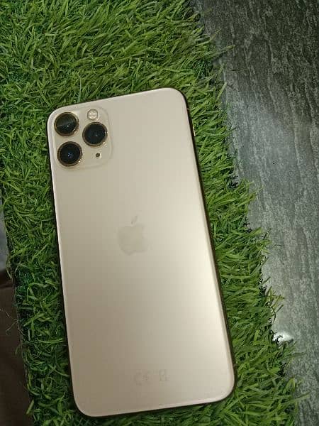 11 pro 64 gb golden colour home used pta approved just phone 4