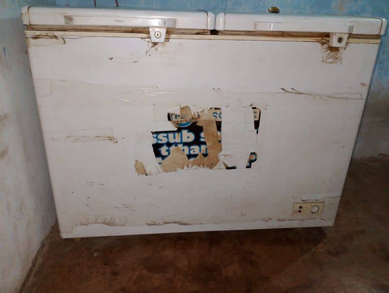 I am selling my d freezer brand new condition first hand use 2